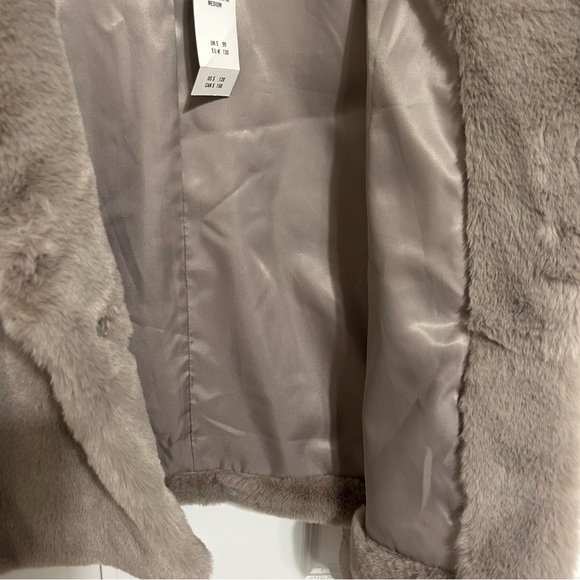 NWT Abercrombie Faux Fur Jacket - Picture 4 of 6